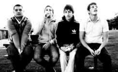 ������ ������ Arctic Monkeys ������������ ����� QOTSA