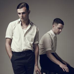 �������� Hurts ����������� � ������ ������������ ��������� Arctic Monkeys