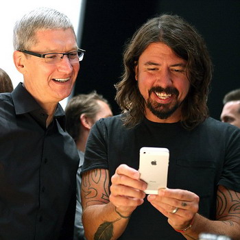 Foo Fighters ��������� �� ����������� iPhone 5